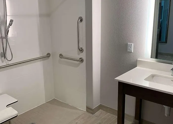 La Quinta East