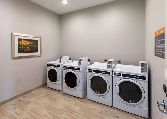 La Quinta East