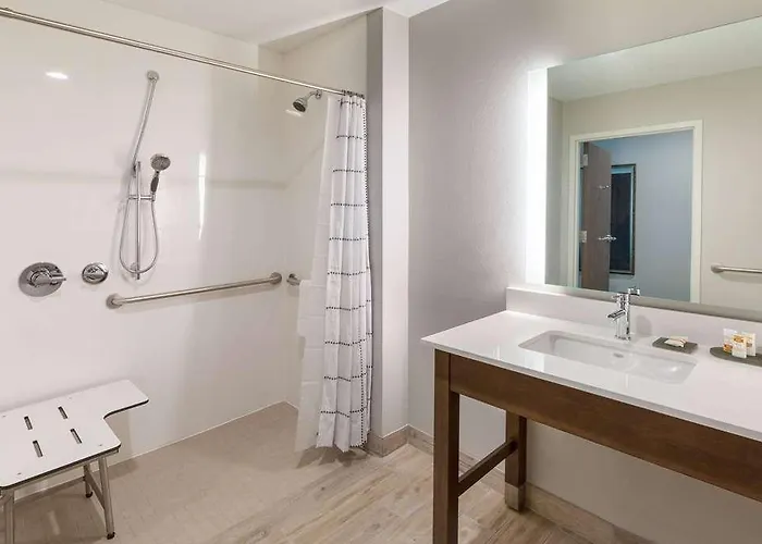 La Quinta East